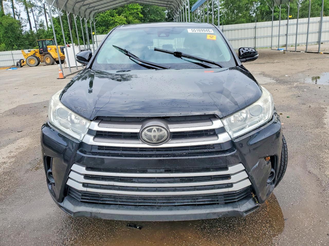 2018 TOYOTA HIGHLANDER LE photo 9