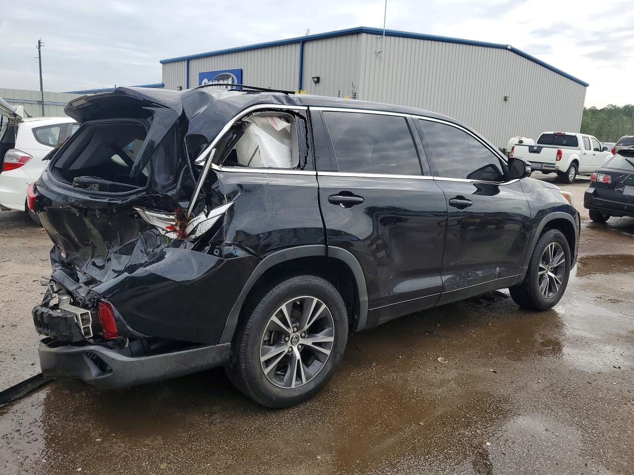 2018 TOYOTA HIGHLANDER LE photo 5