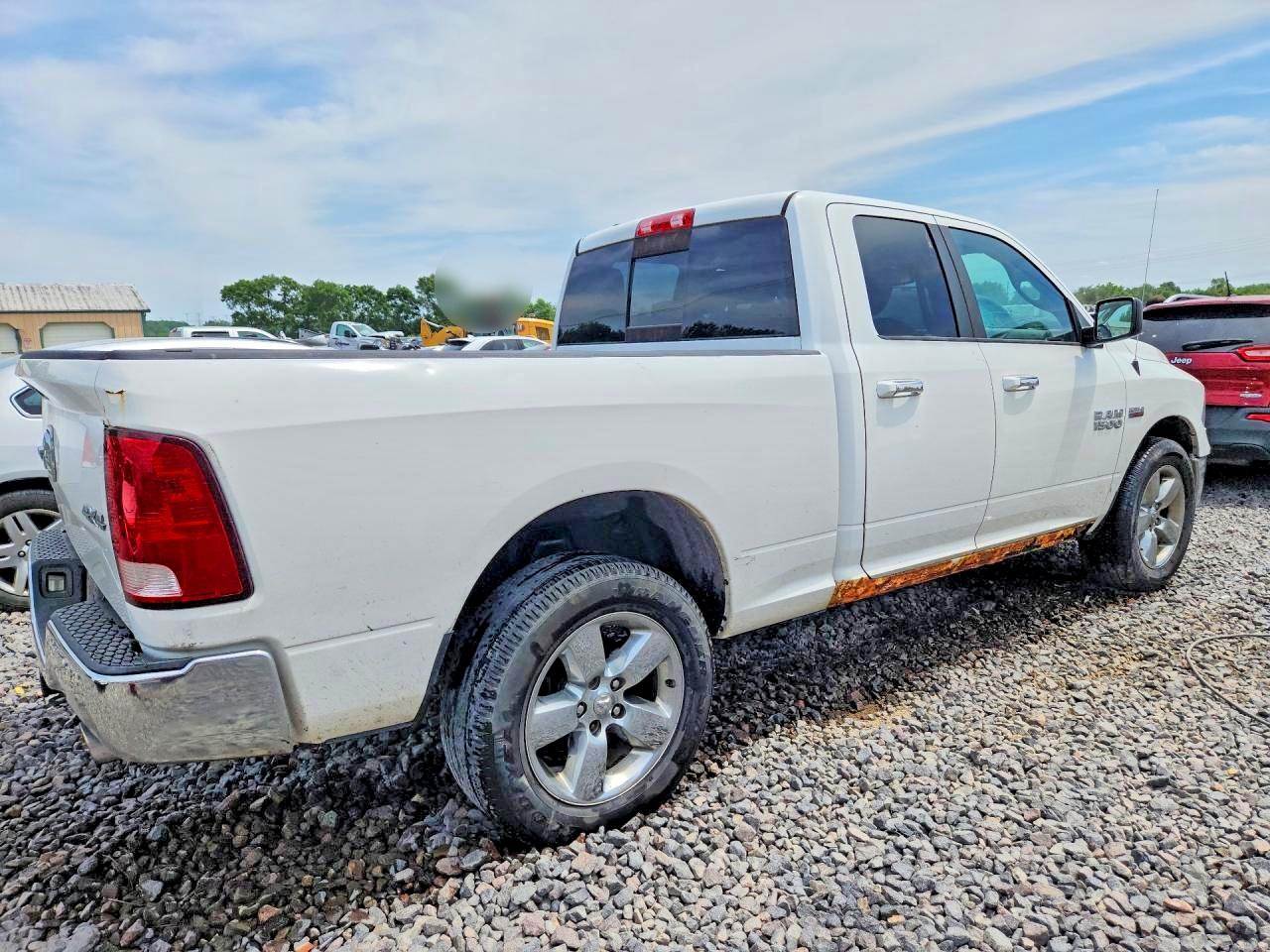 2015 RAM 1500 SLT photo 5