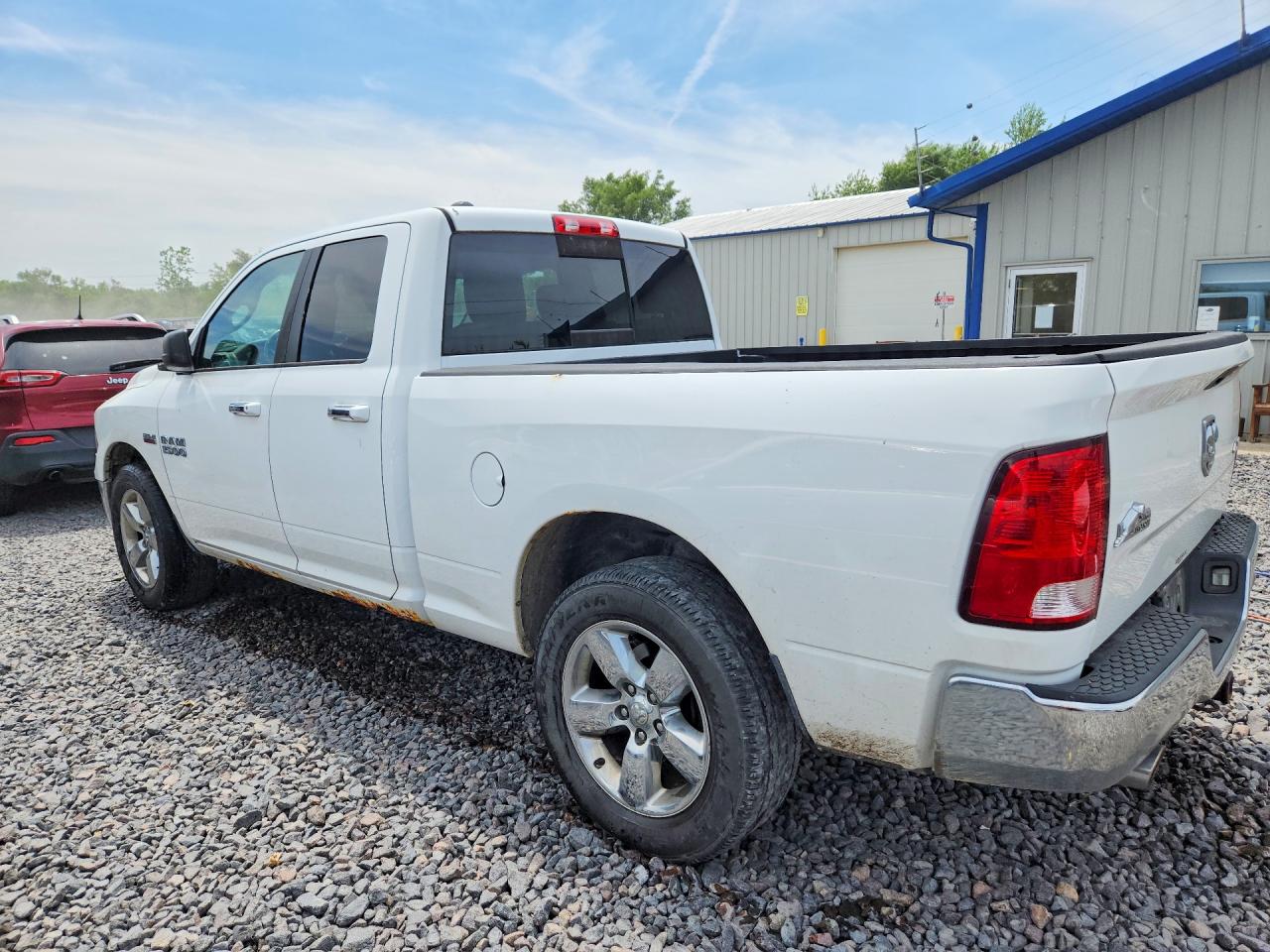 2015 RAM 1500 SLT photo 3