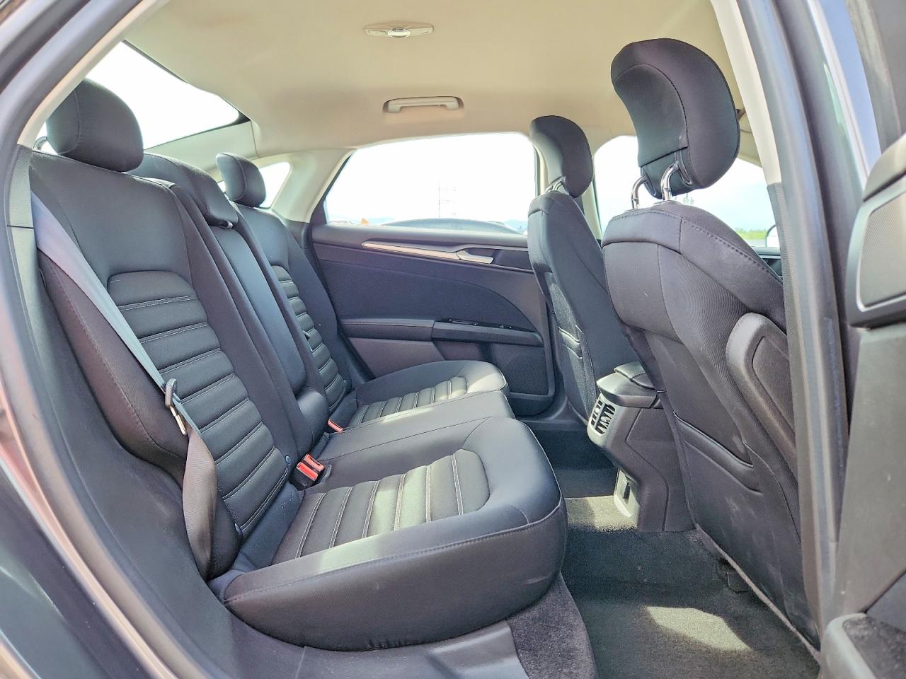 2014 FORD FUSION SE photo 28
