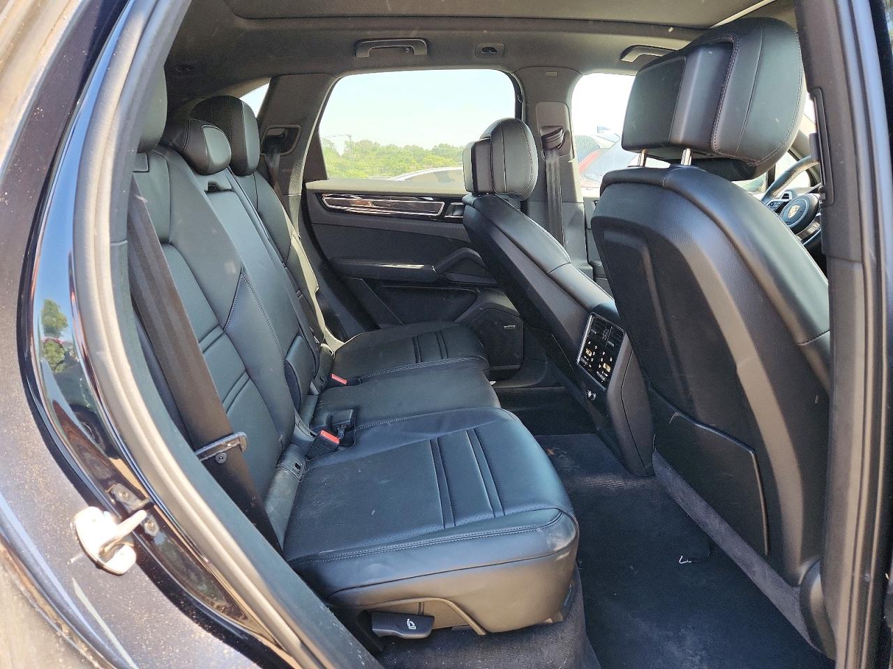 2022 PORSCHE CAYENNE S photo 21