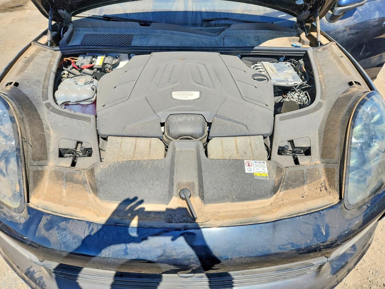 2022 PORSCHE CAYENNE S photo 23