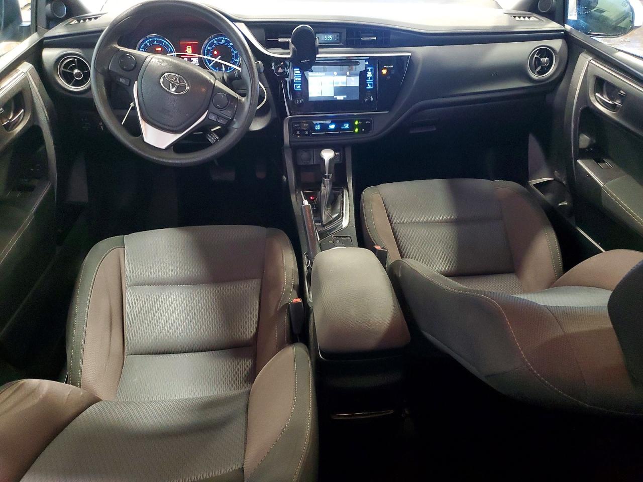 2017 TOYOTA COROLLA LE photo 15