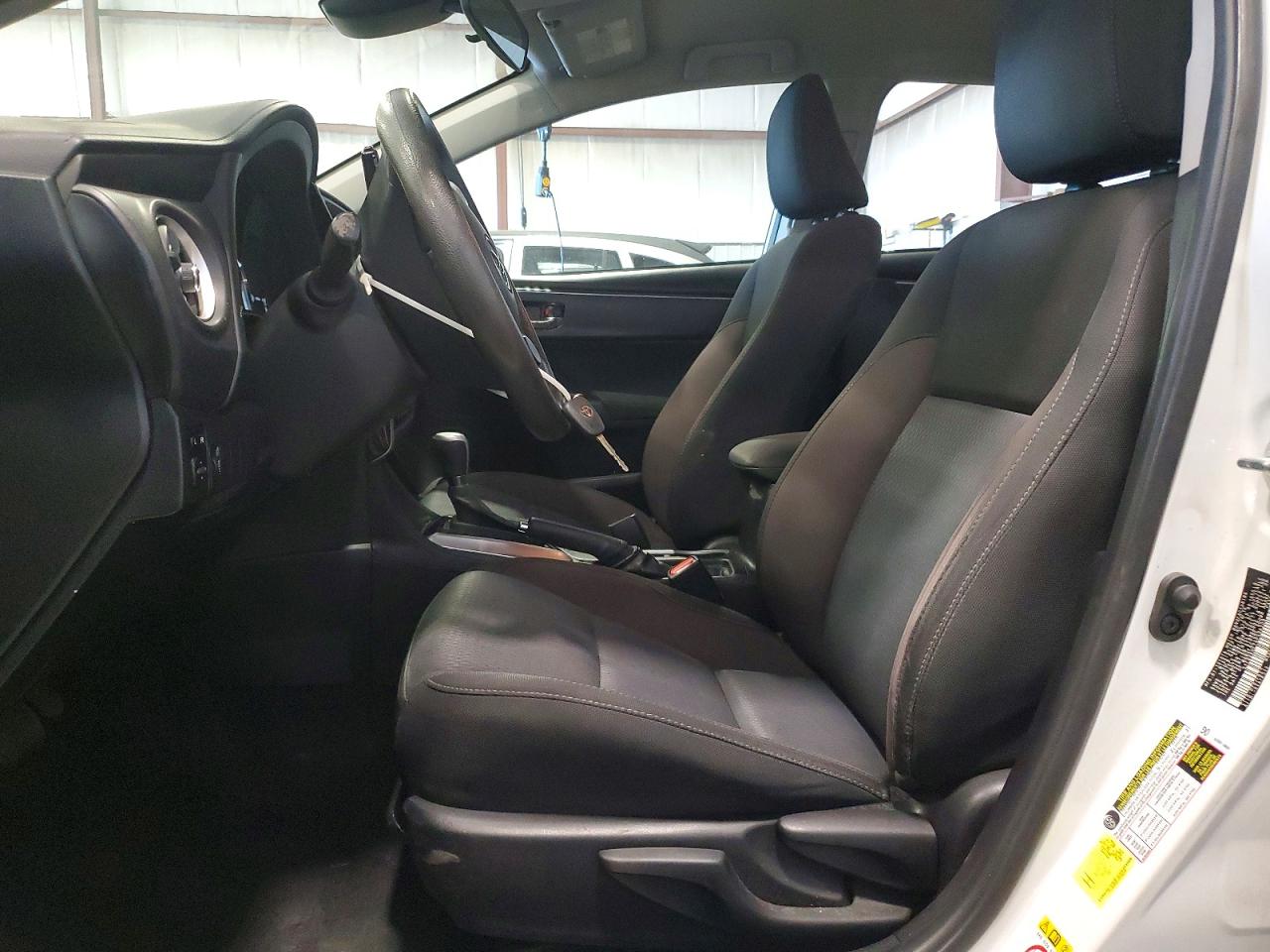 2017 TOYOTA COROLLA LE photo 13