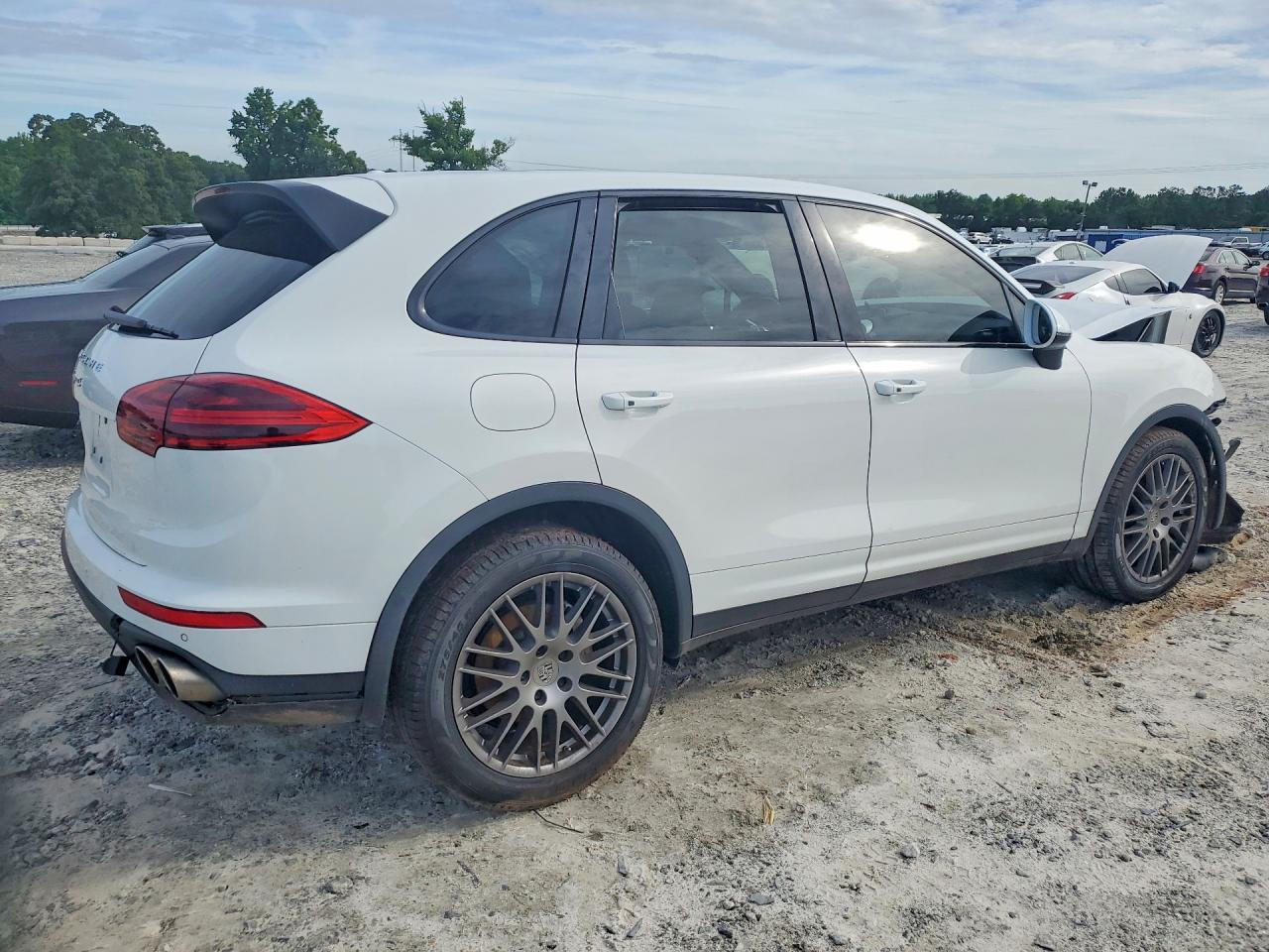 2017 PORSCHE CAYENNE S photo 5