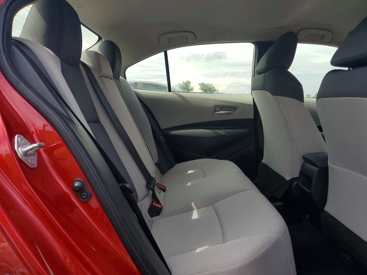 2020 TOYOTA COROLLA LE photo 10
