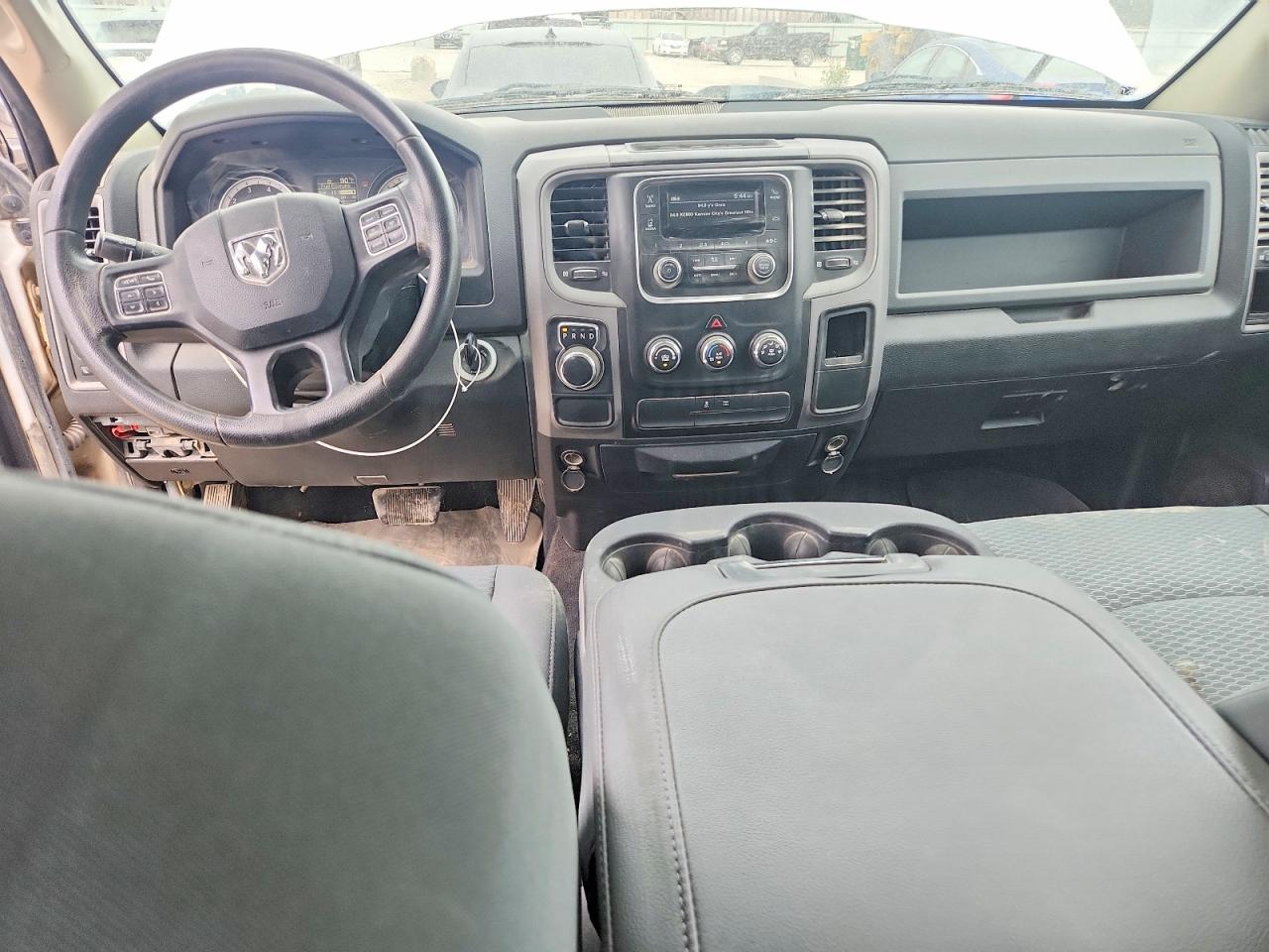 2016 RAM 1500 ST photo 15