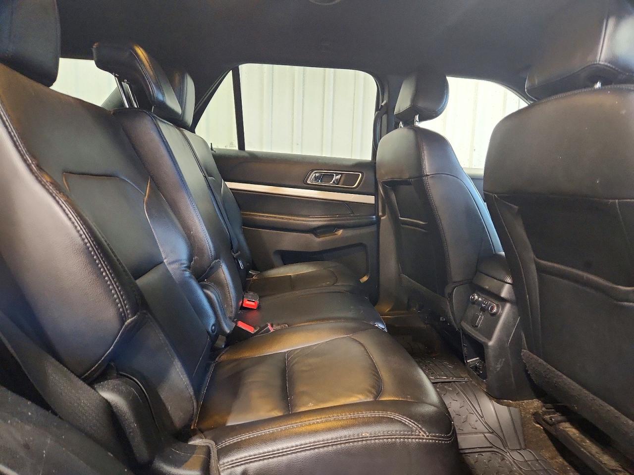 2017 FORD EXPLORER XLT photo 31