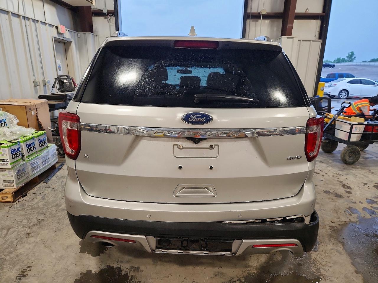 2017 FORD EXPLORER XLT photo 16