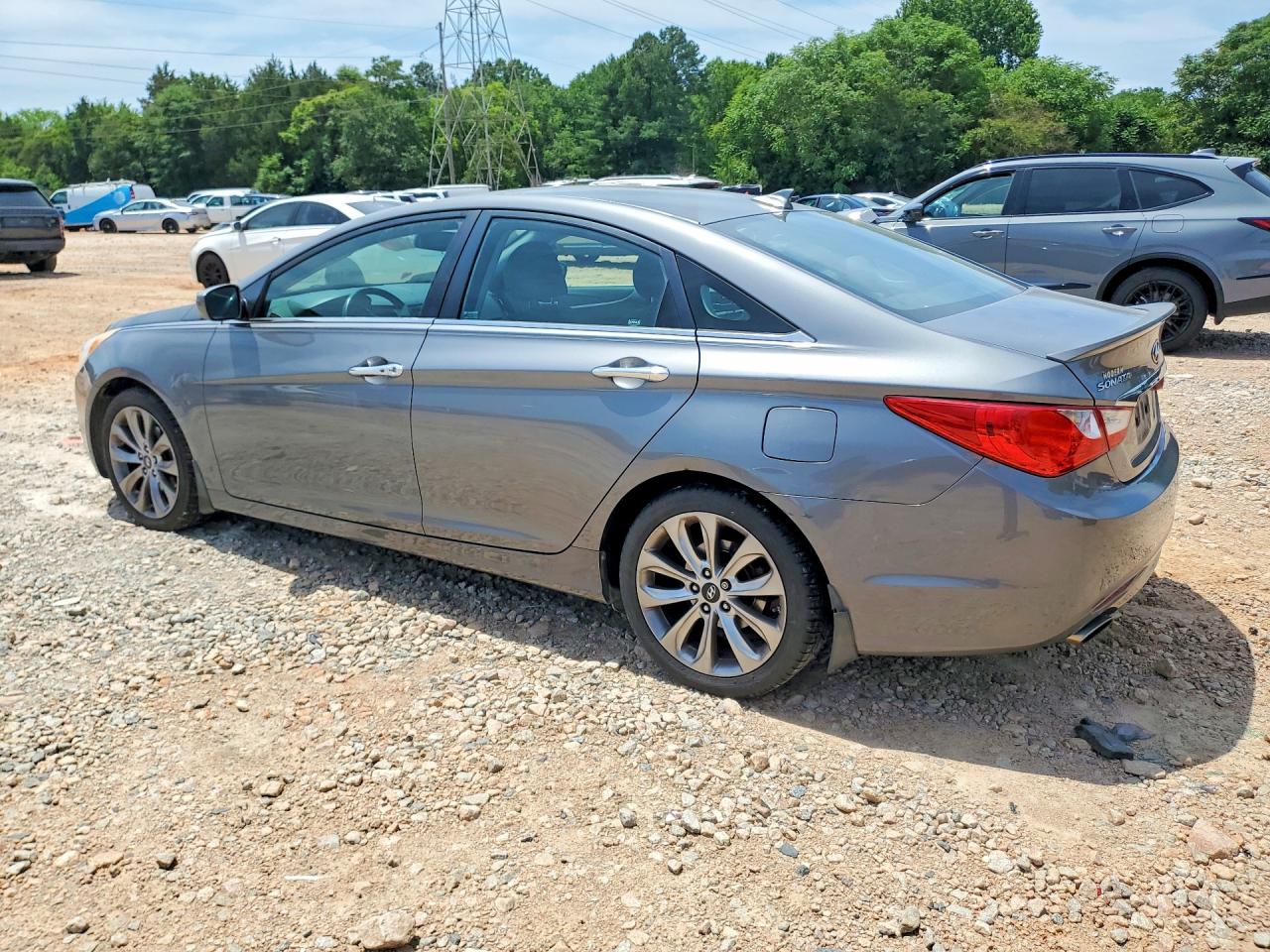 2012 HYUNDAI SONATA SE photo 2