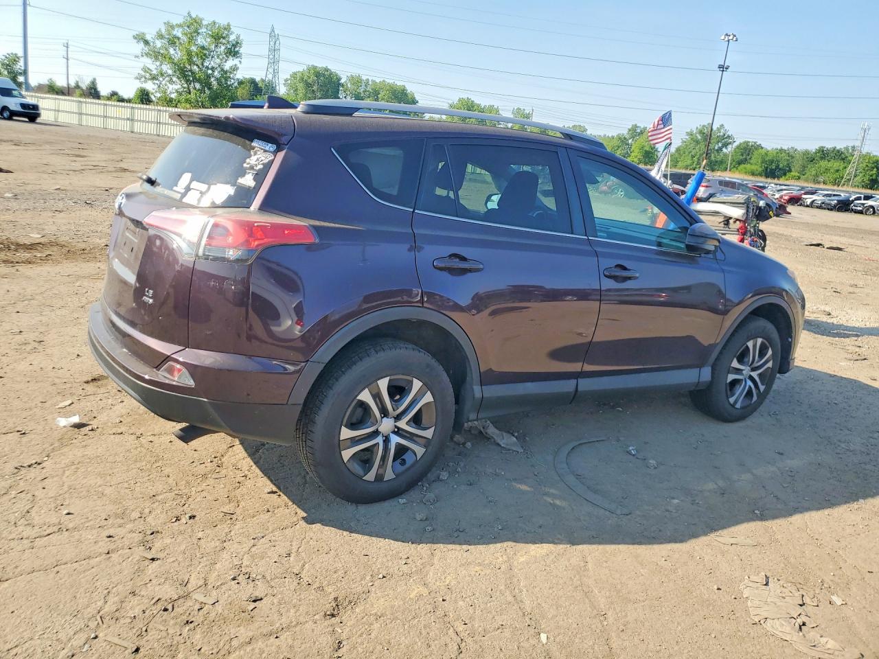 2017 TOYOTA RAV4 LE photo 5