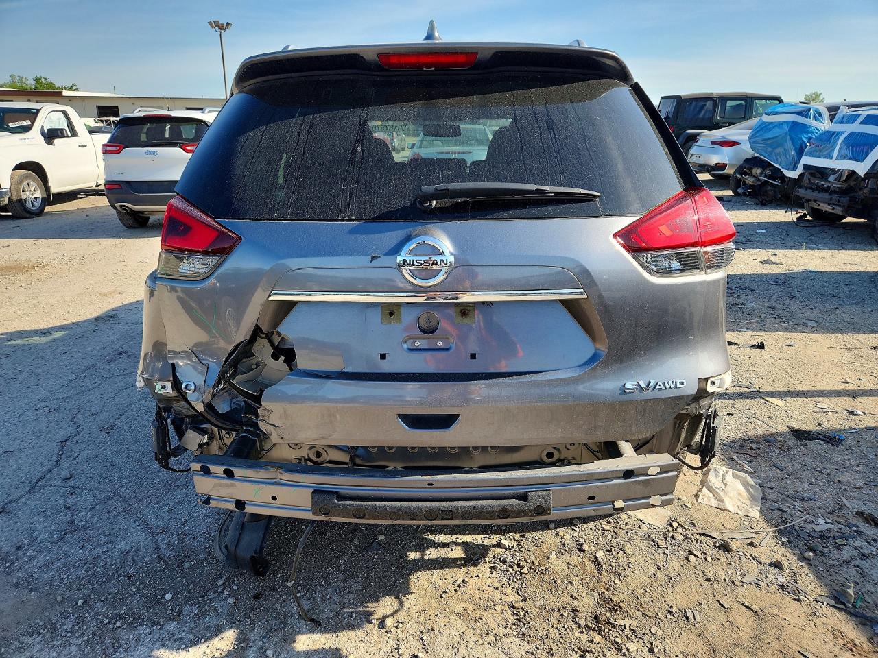 2017 NISSAN ROGUE SV photo 11