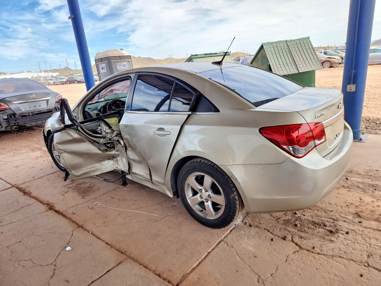 2013 CHEVROLET CRUZE LT photo 2