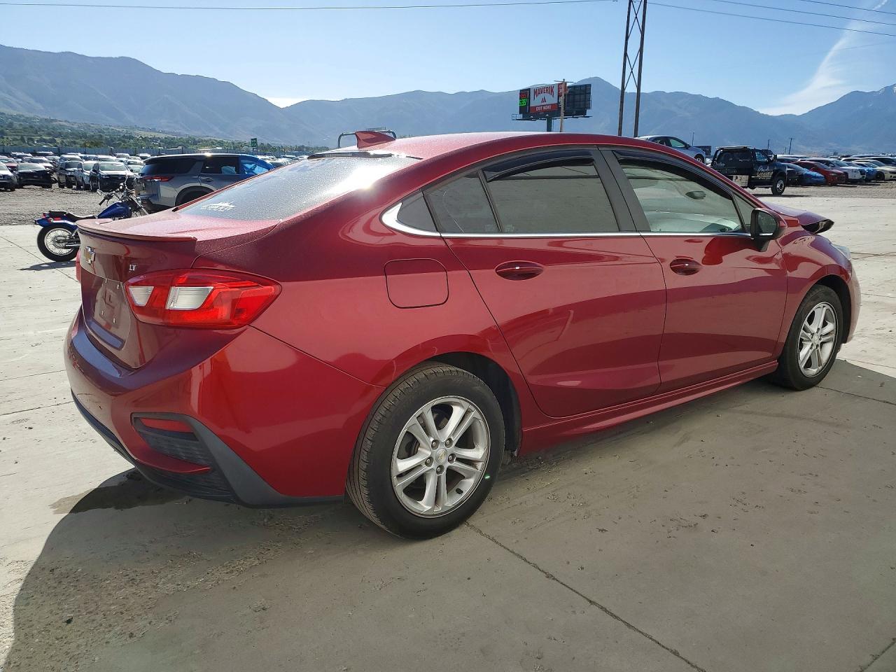 2017 CHEVROLET CRUZE LT photo 3