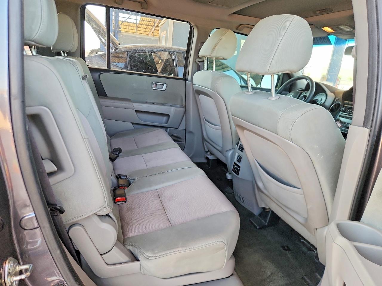 2015 HONDA PILOT SE photo 21