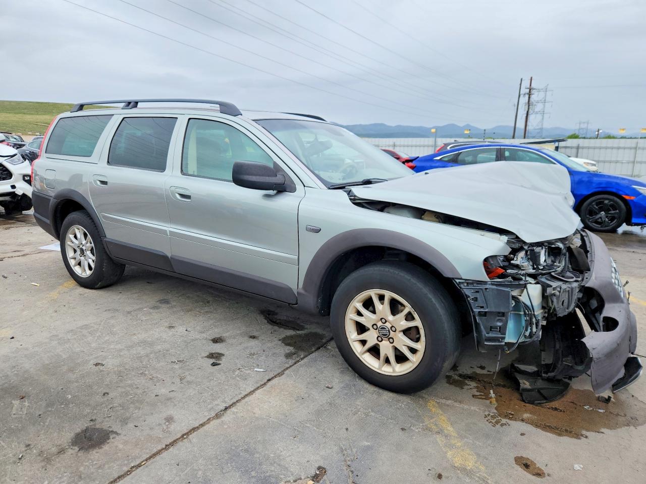 2004 VOLVO XC70 photo 10