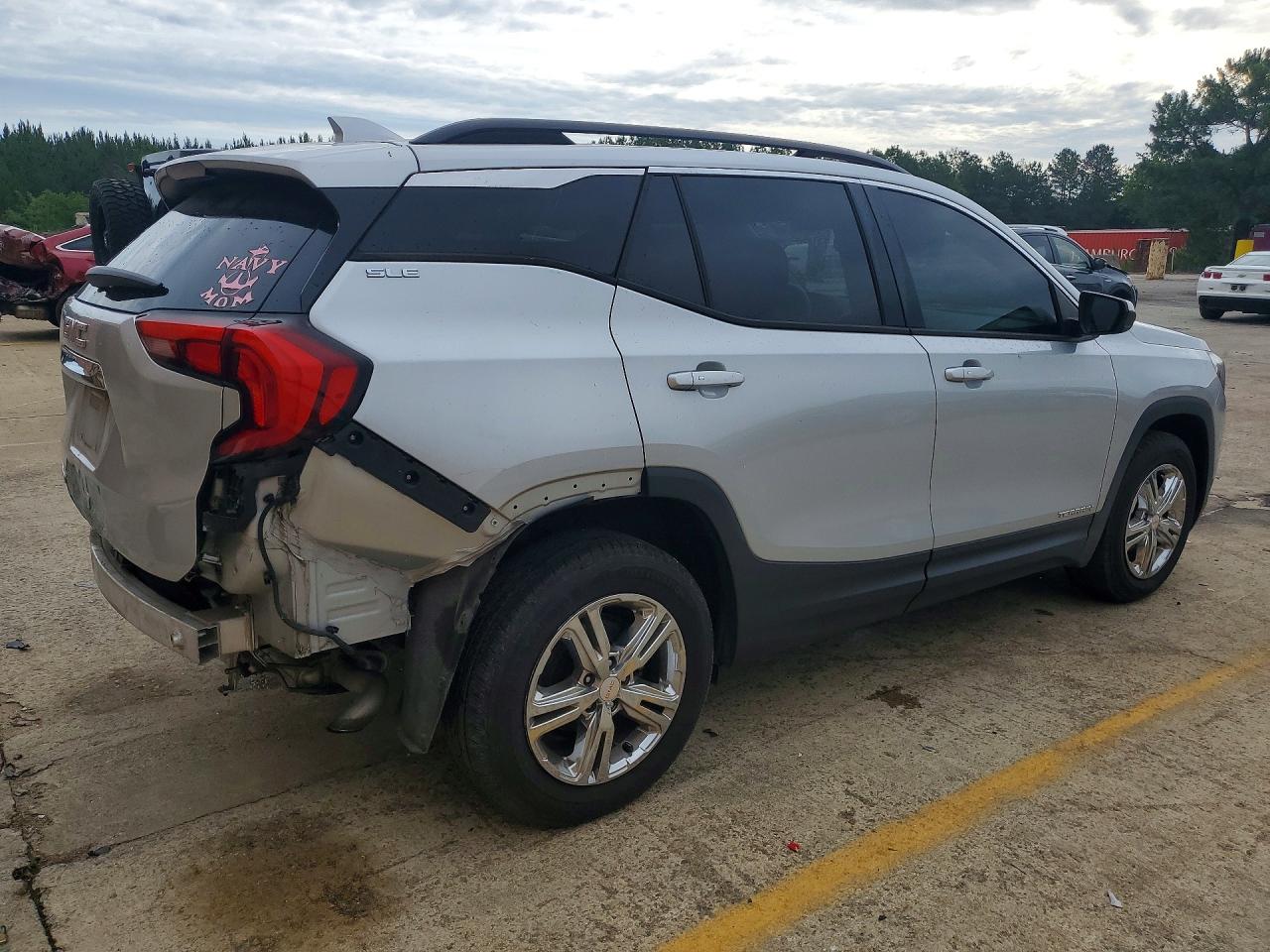 2018 GMC TERRAIN SLE photo 7
