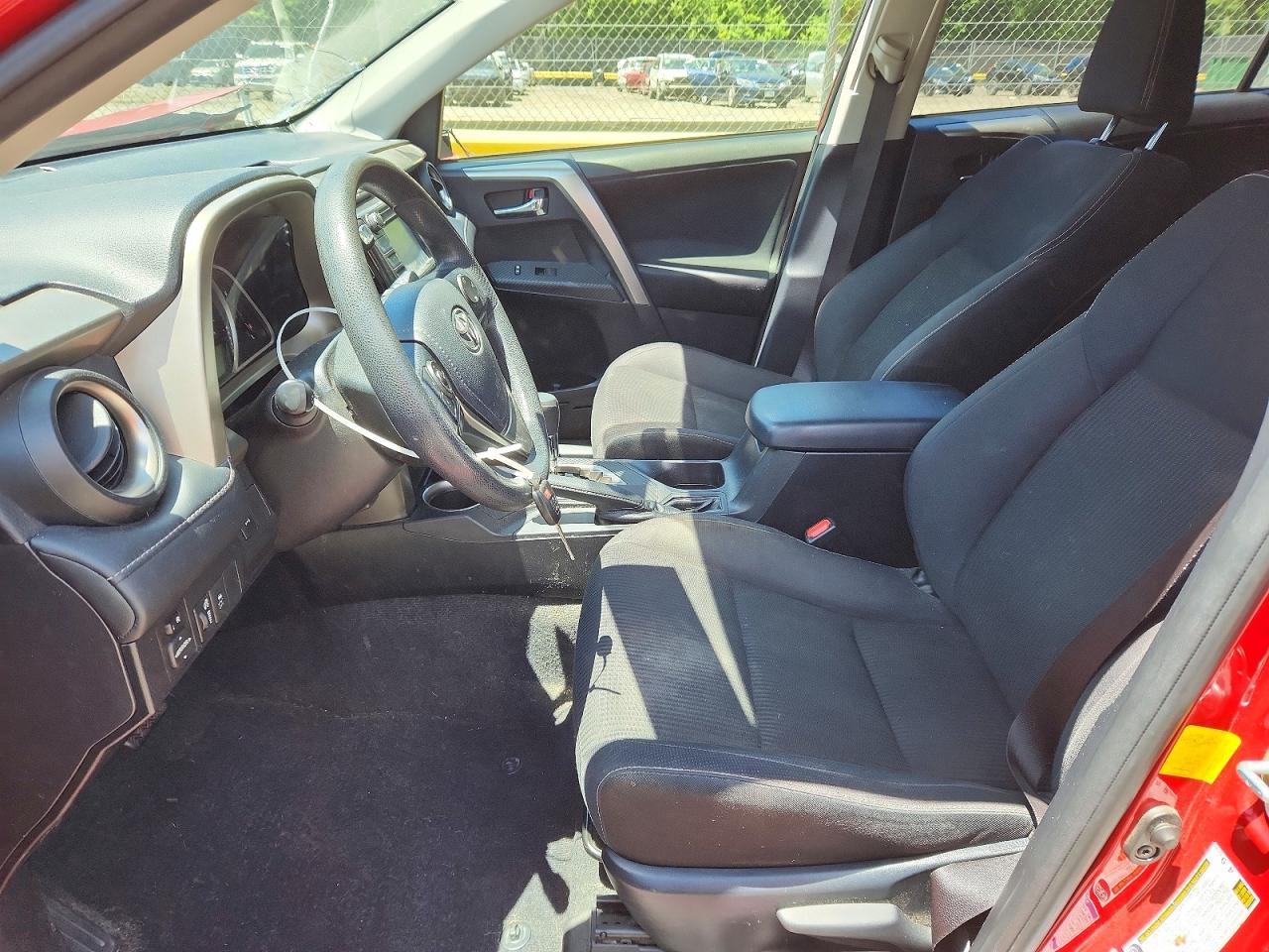 2014 TOYOTA RAV4 XLE photo 13
