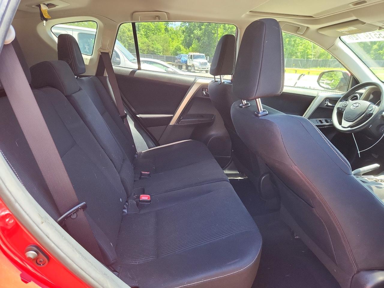2014 TOYOTA RAV4 XLE photo 21