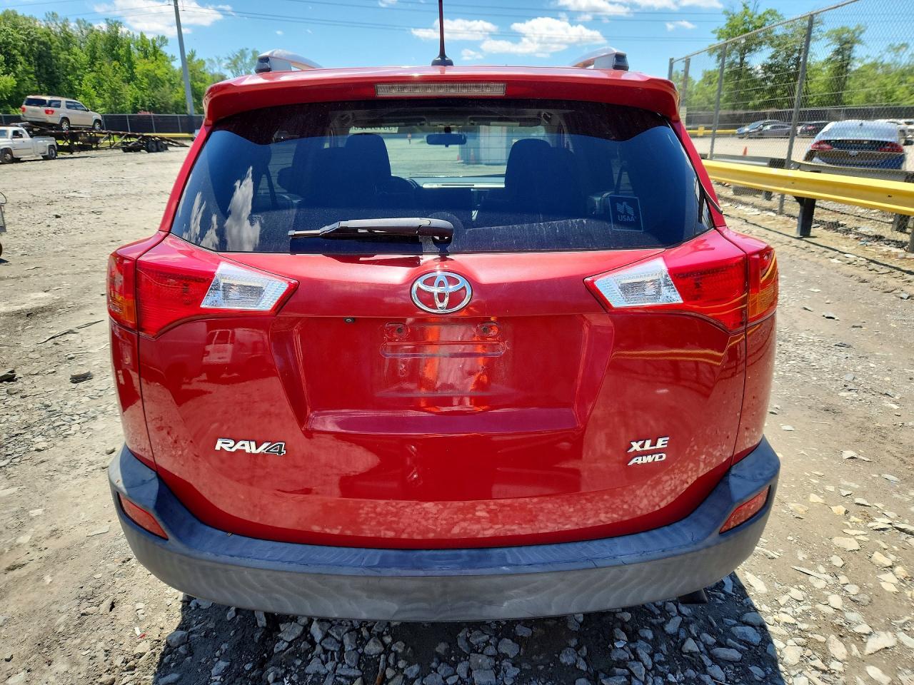 2014 TOYOTA RAV4 XLE photo 11