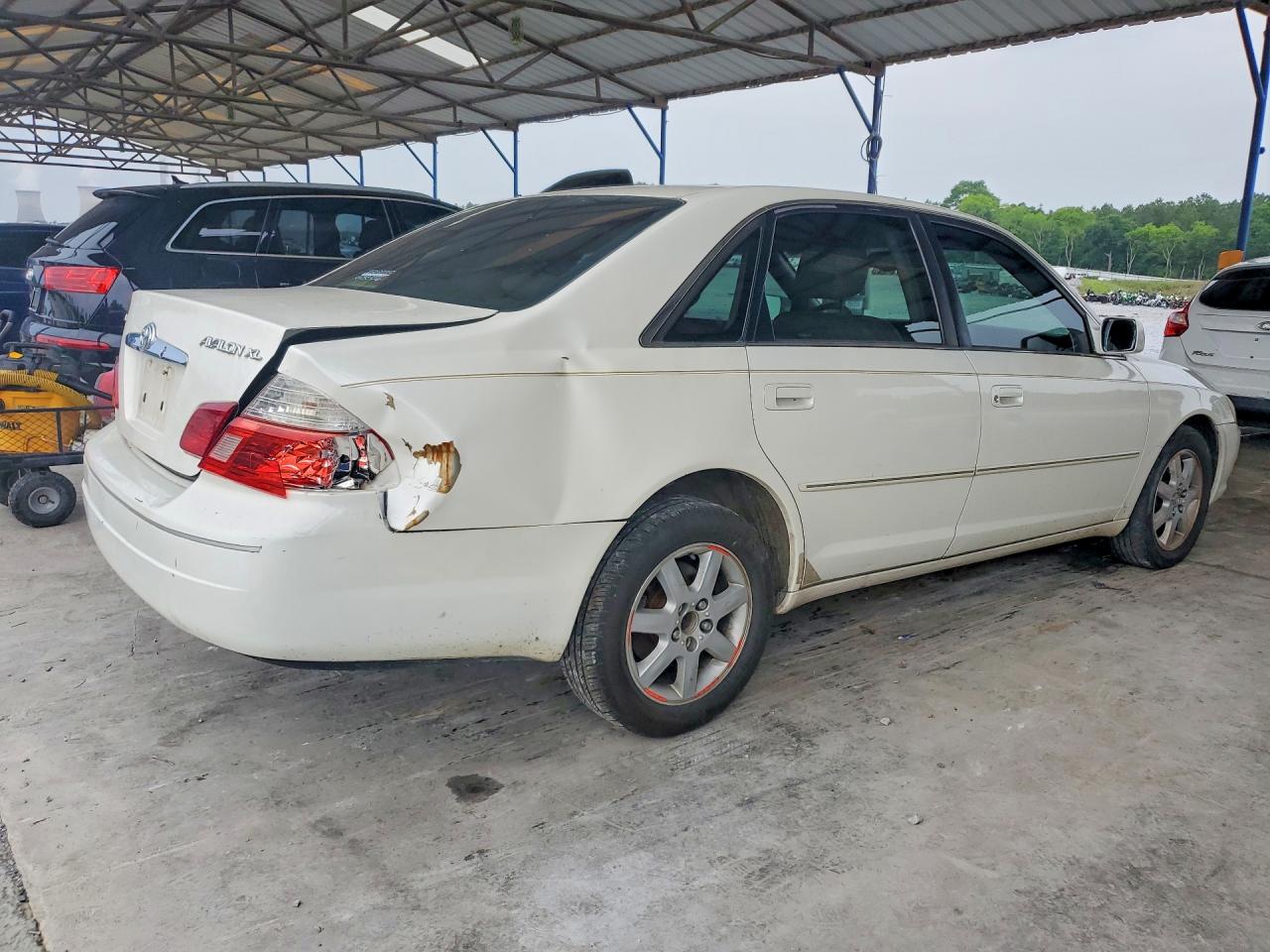 2004 TOYOTA AVALON XL photo 5