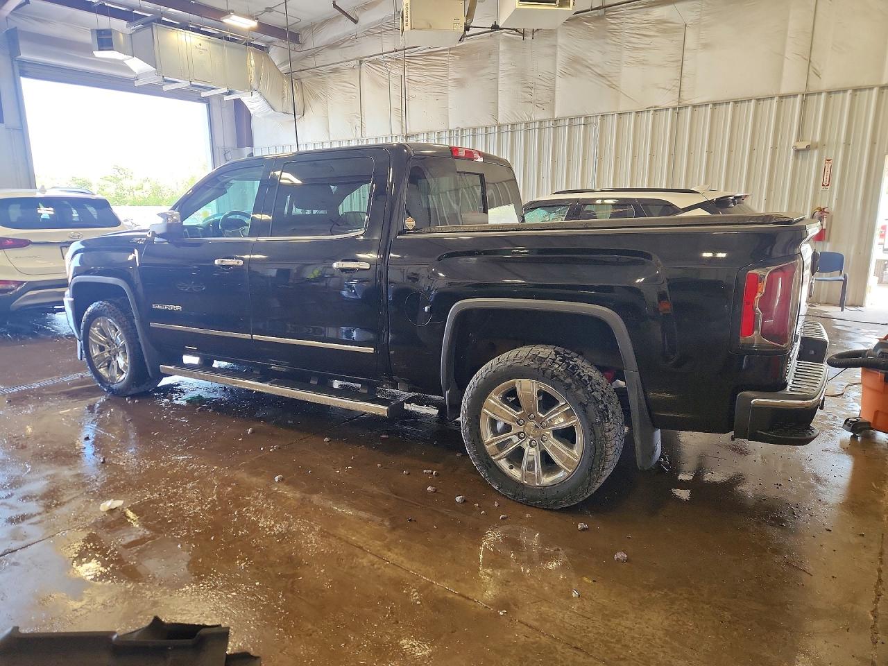 2017 GMC SIERRA K1500 SLT photo 2