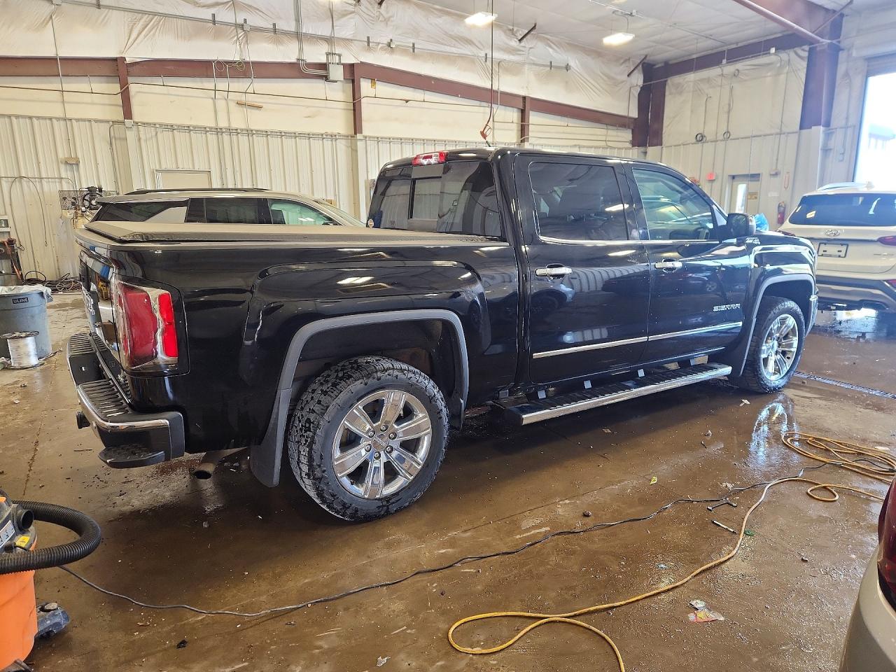 2017 GMC SIERRA K1500 SLT photo 3