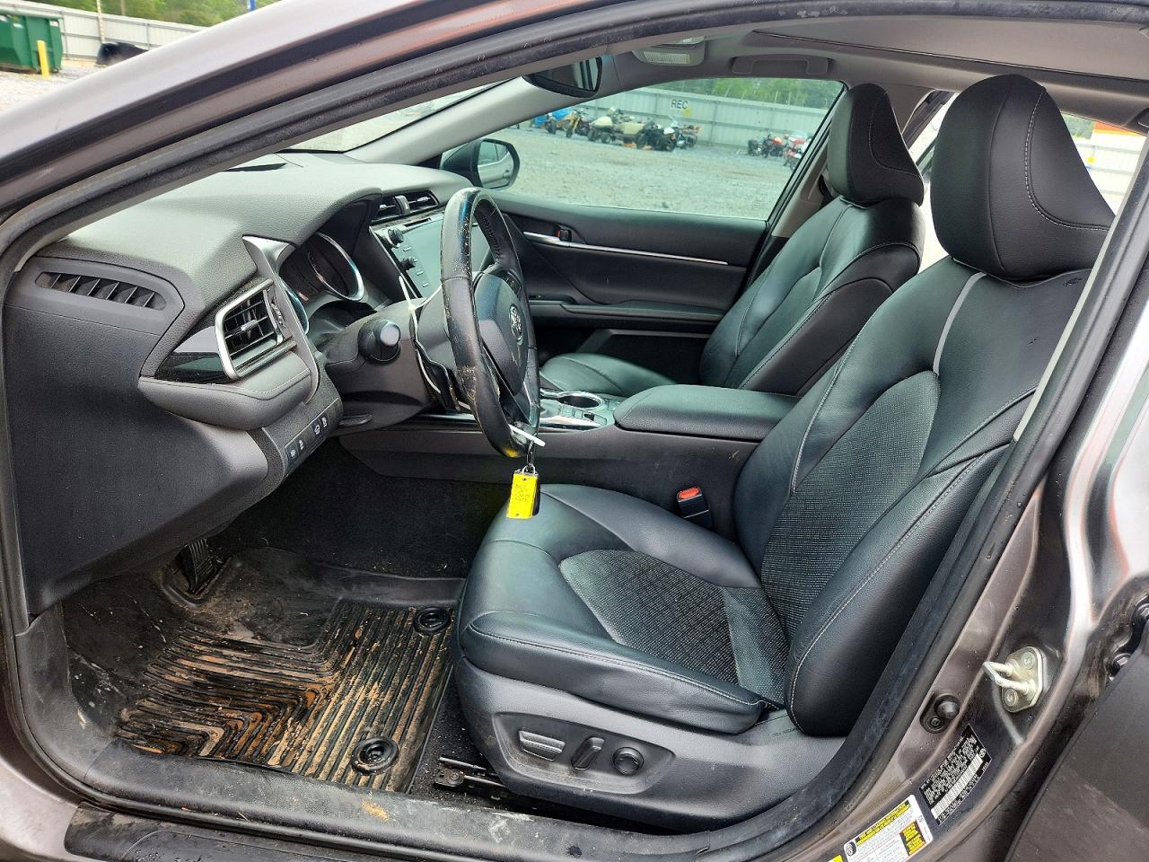 2019 TOYOTA CAMRY photo 13