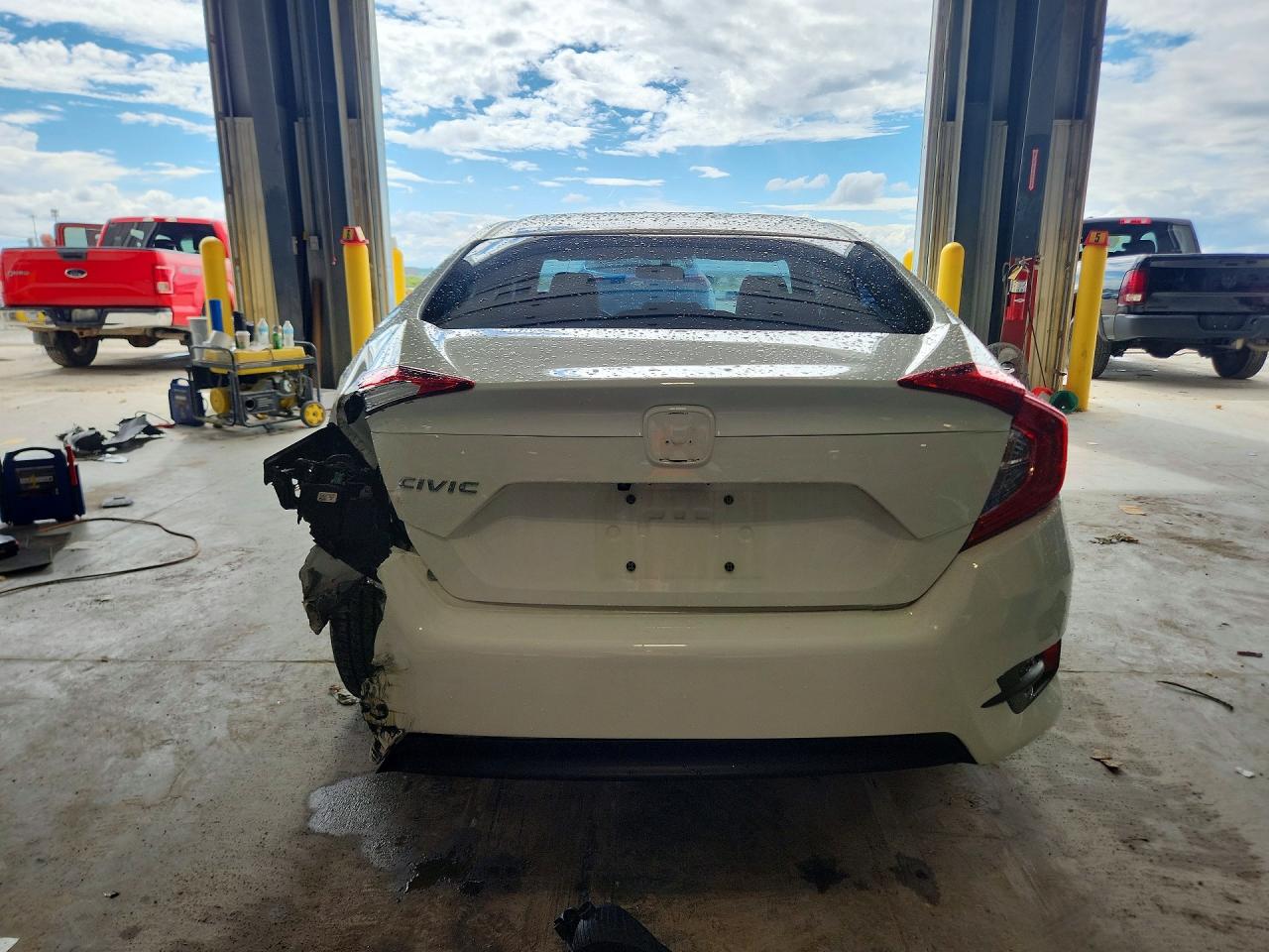 2017 HONDA CIVIC LX photo 16