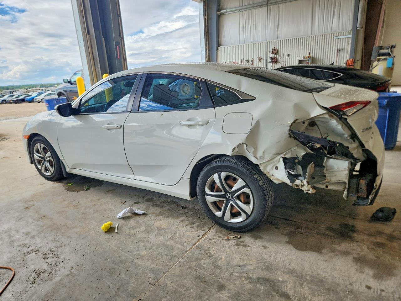 2017 HONDA CIVIC LX photo 4
