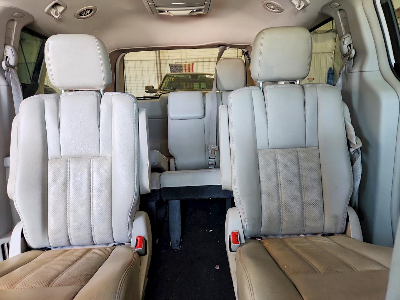 2012 CHRYSLER TOWN & COUNTRY TOURING photo 19