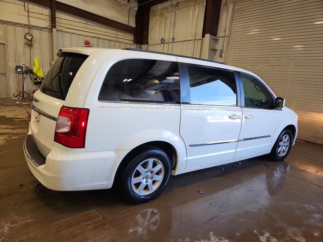 2012 CHRYSLER TOWN & COUNTRY TOURING photo 5
