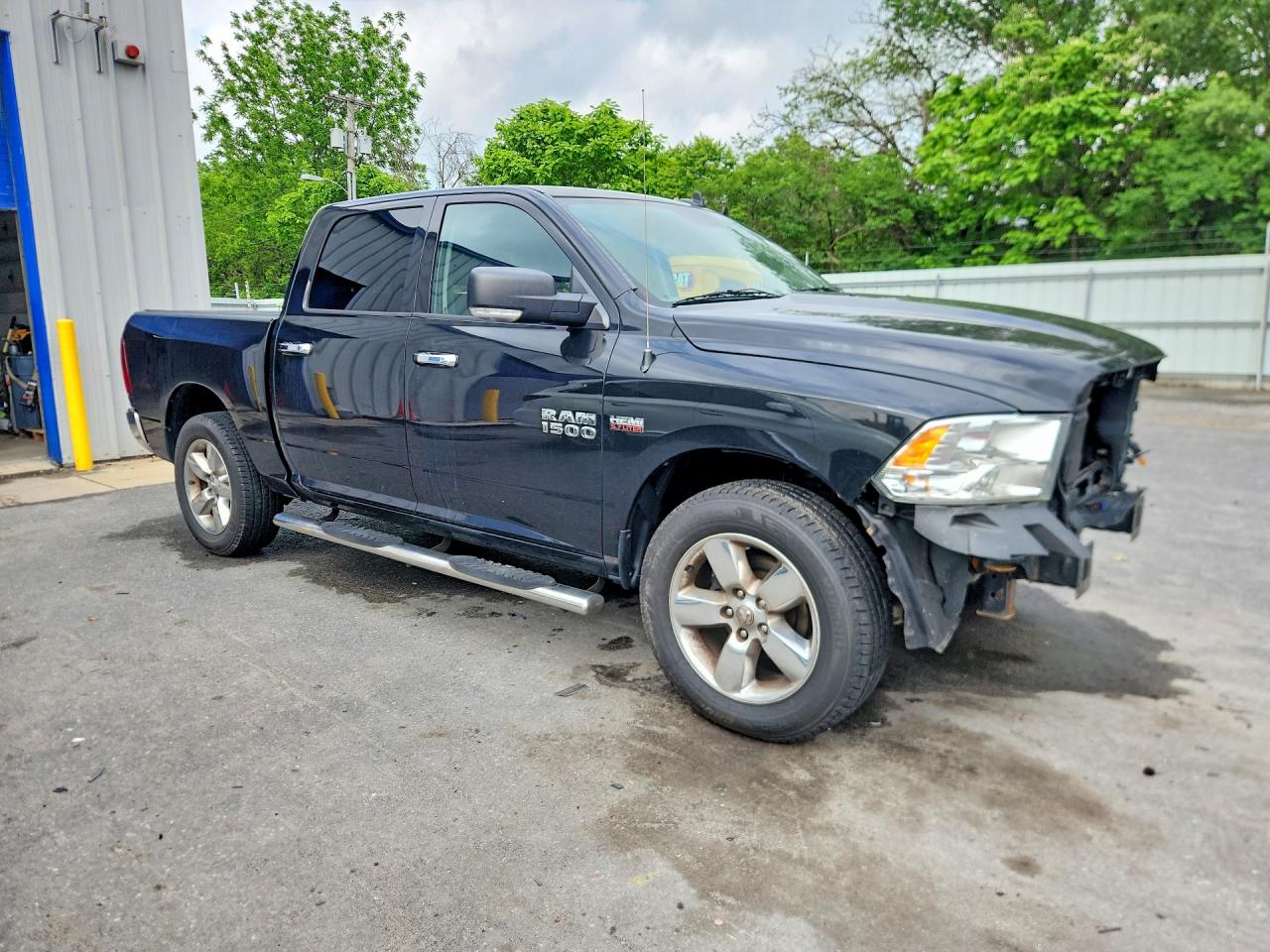 2017 RAM 1500 SLT photo 4