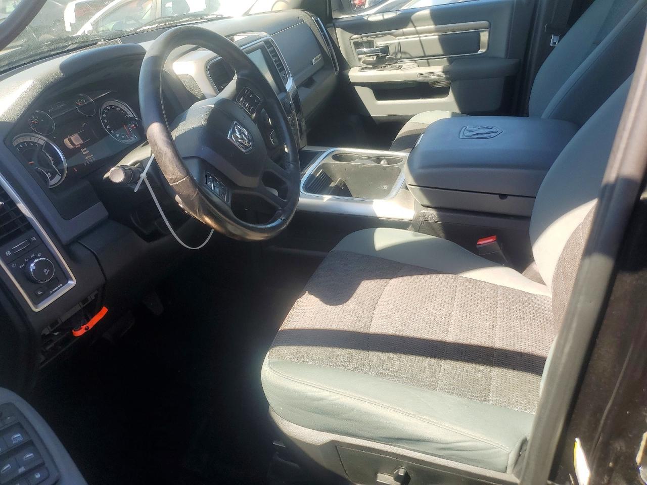 2017 RAM 1500 SLT photo 7