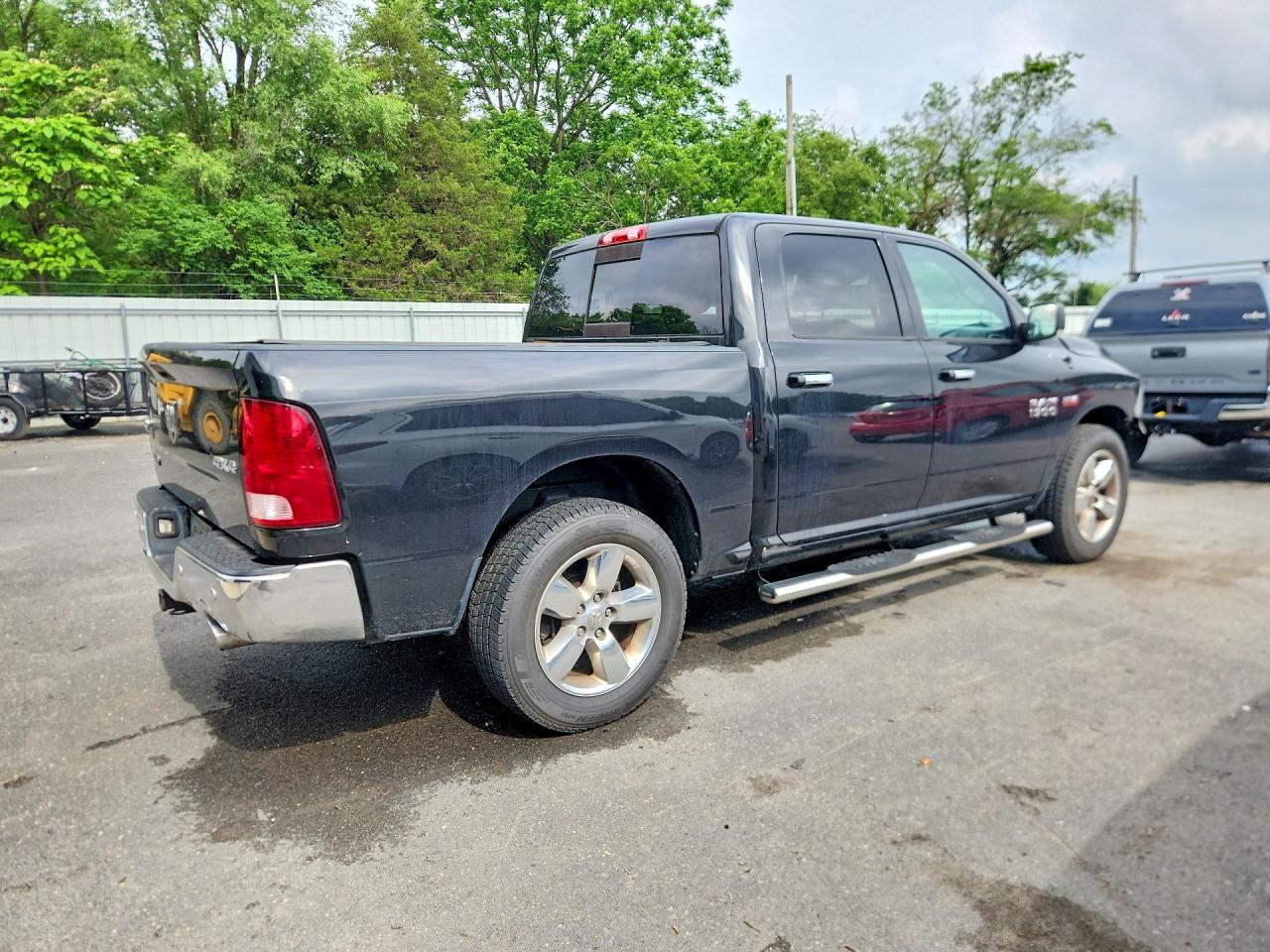 2017 RAM 1500 SLT photo 3