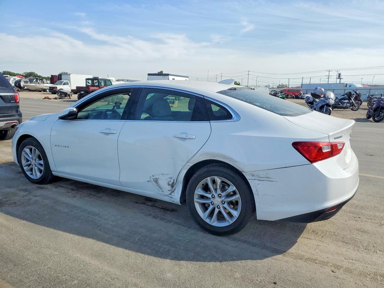 2016 CHEVROLET MALIBU LT photo 3