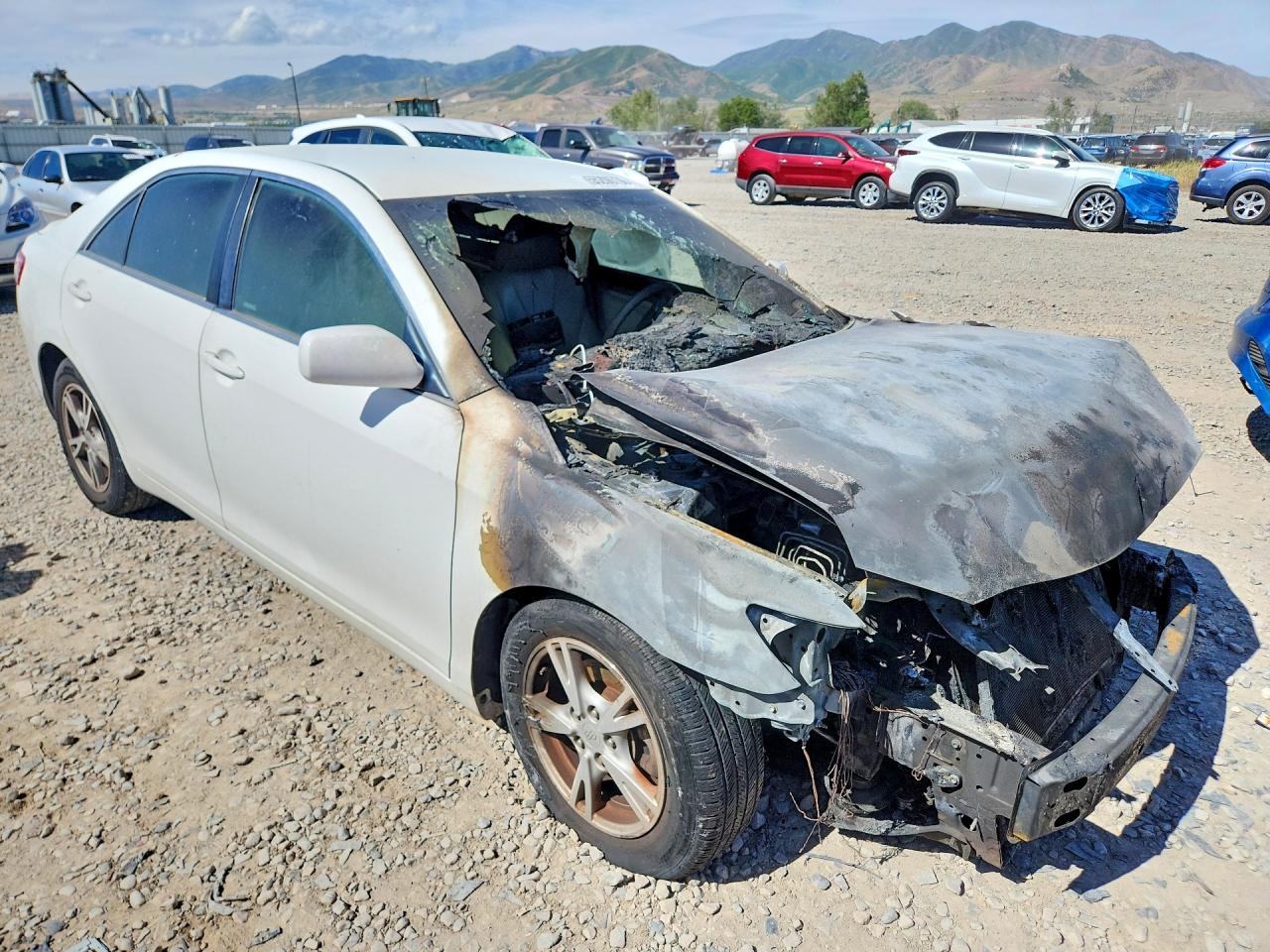 2010 TOYOTA CAMRY LE photo 10