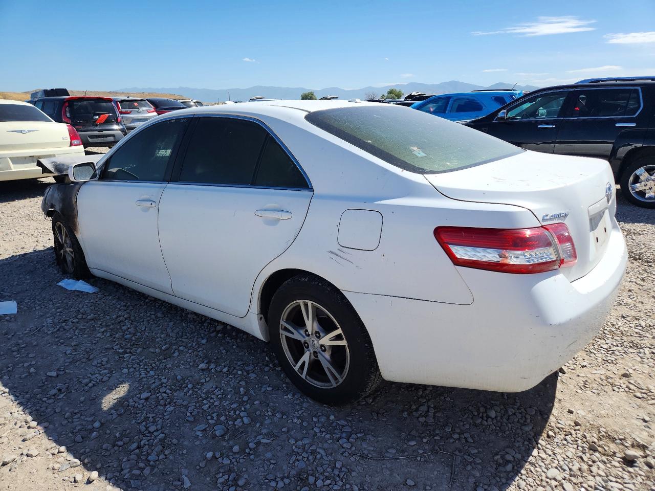 2010 TOYOTA CAMRY LE photo 4