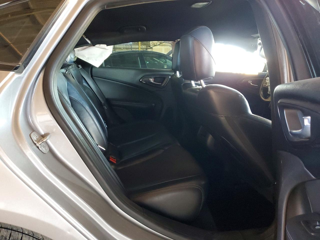 2015 CHRYSLER 200 S photo 19