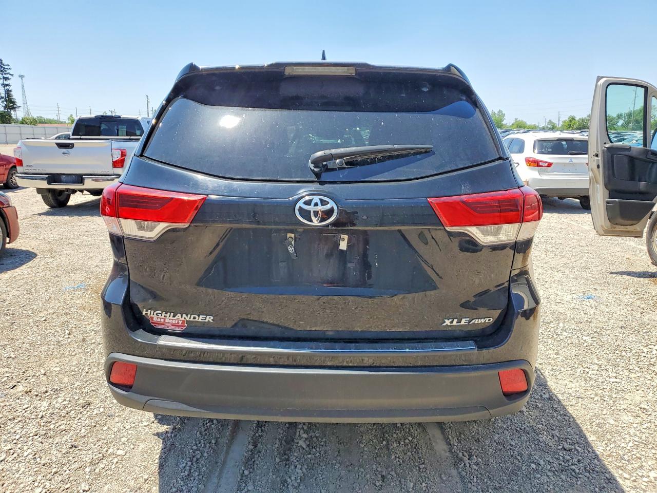 2019 TOYOTA HIGHLANDER XLE photo 6