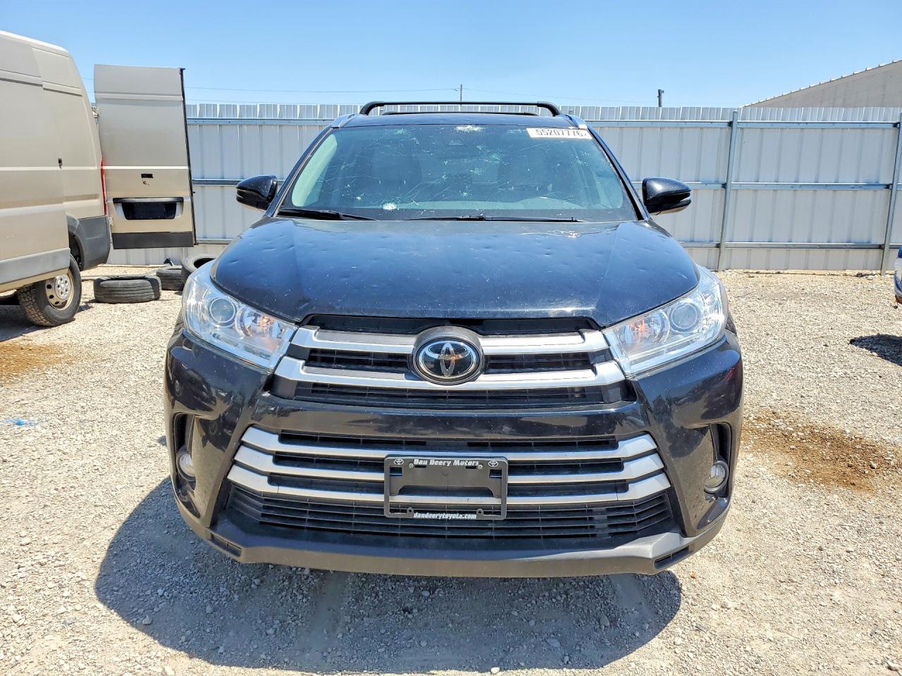 2019 TOYOTA HIGHLANDER XLE photo 5