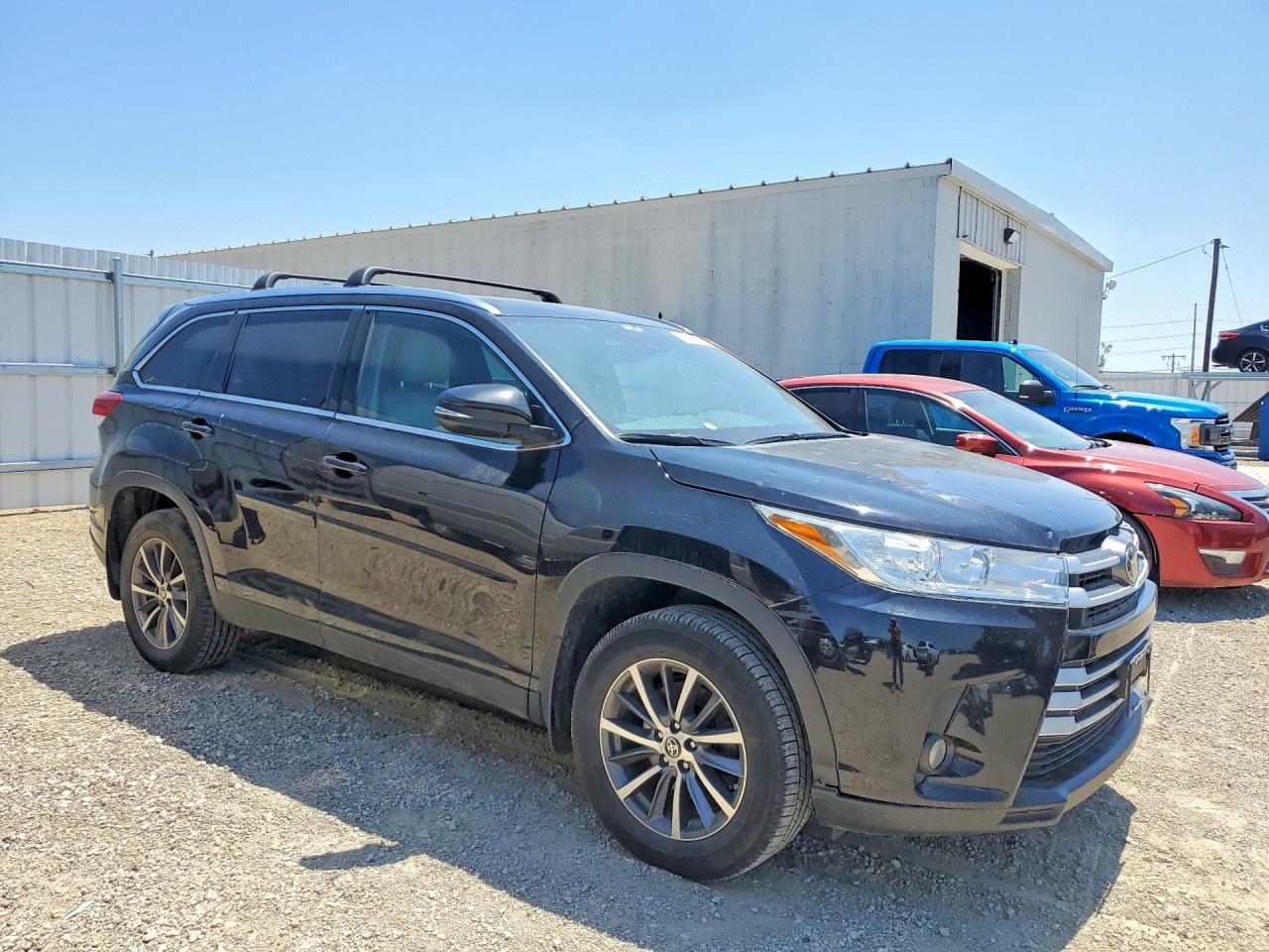 2019 TOYOTA HIGHLANDER XLE photo 4