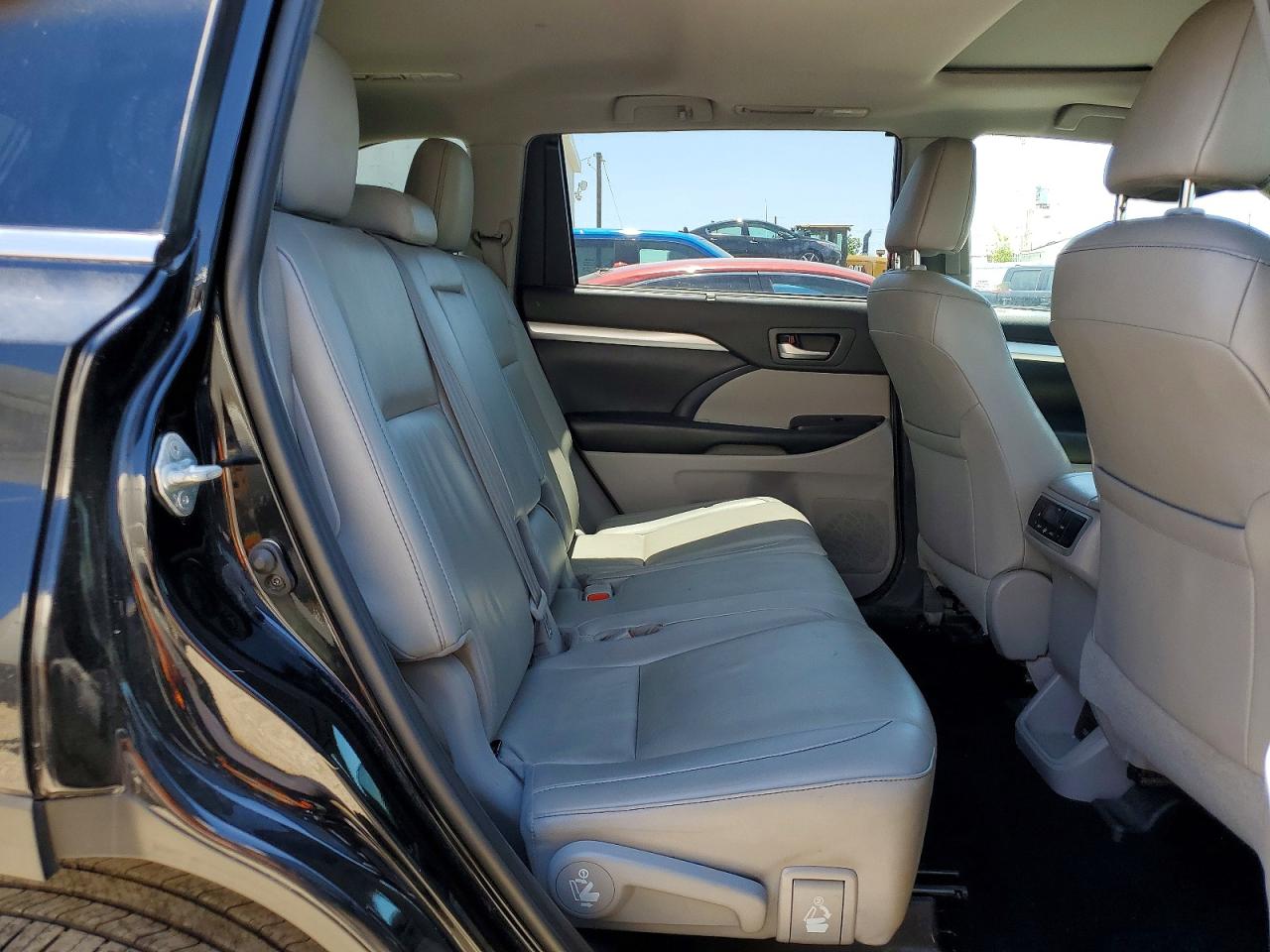 2019 TOYOTA HIGHLANDER XLE photo 11