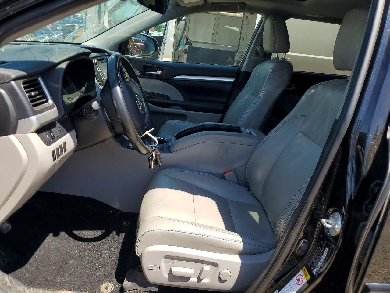 2019 TOYOTA HIGHLANDER XLE photo 7