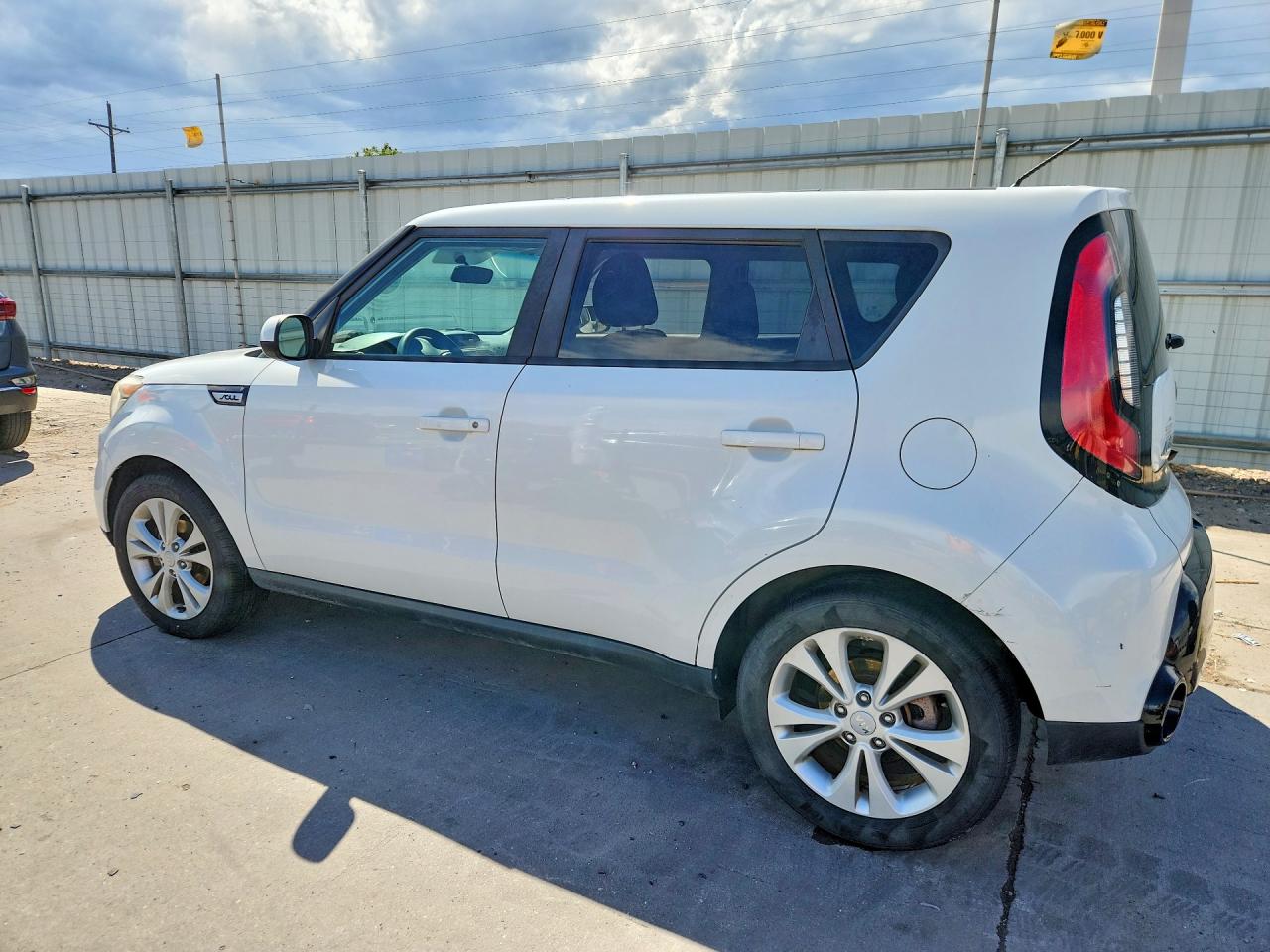 2016 KIA SOUL + photo 3