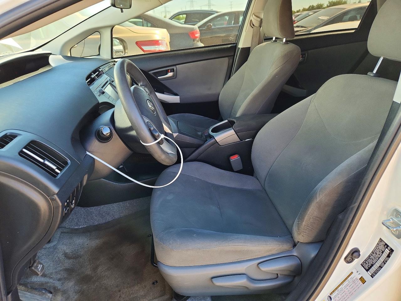 2015 TOYOTA PRIUS TWO photo 13