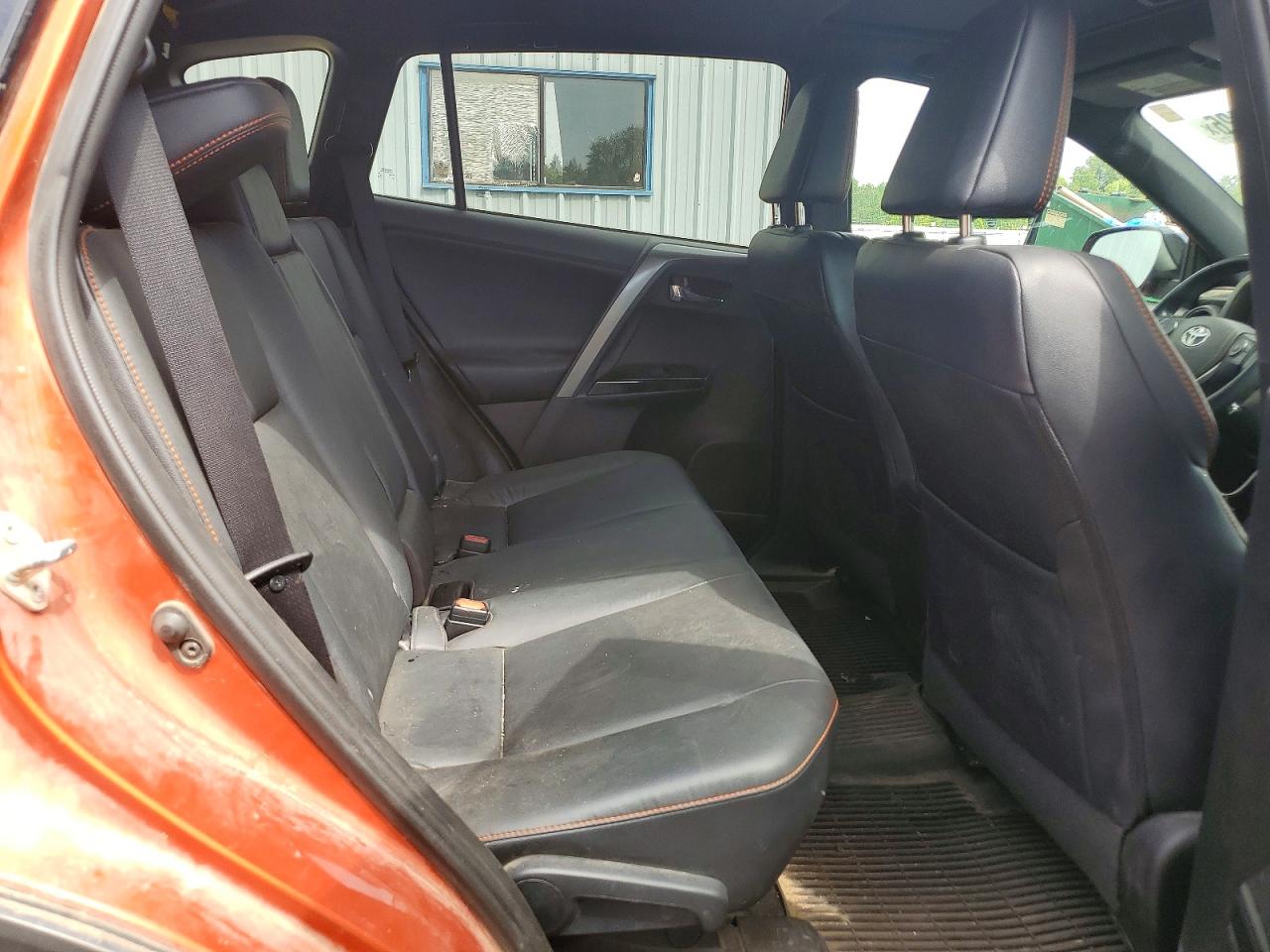 2016 TOYOTA RAV4 SE photo 10