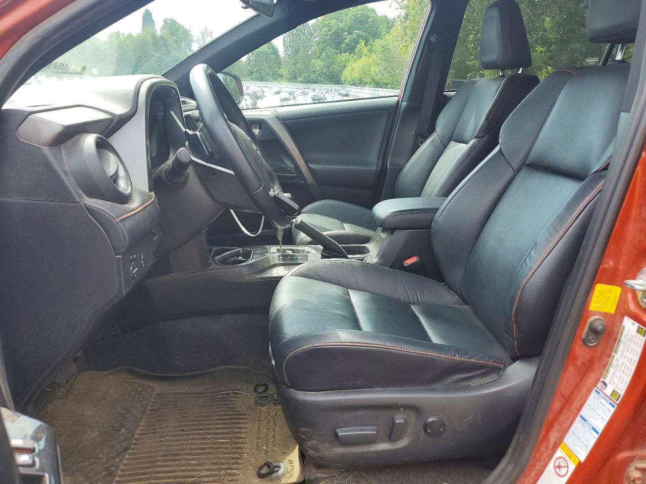 2016 TOYOTA RAV4 SE photo 7