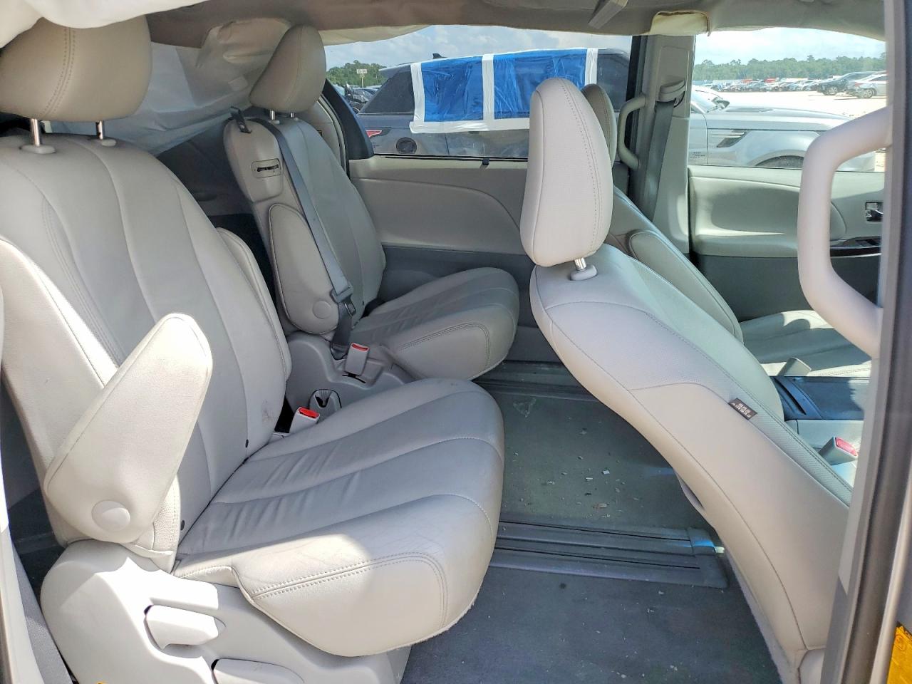 2014 TOYOTA SIENNA XLE 8-PASSENGER photo 21